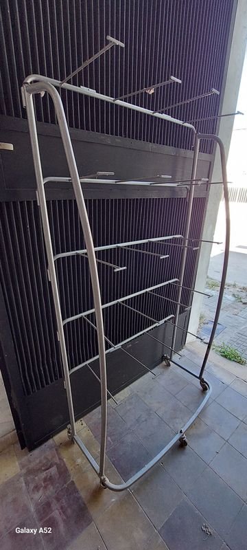 Excibidor en hierro: Accesorio de almacenamiento metálico - imagen 7