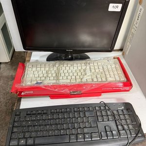 Lote de Artículos de Informática: 2 Torres, 2 Monitores, Teclado, Mouses, Micrófonos y Impresora - imagen 1