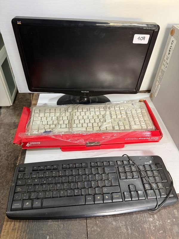Lote de Artículos de Informática: 2 Torres, 2 Monitores, Teclado, Mouses, Micrófonos y Impresora