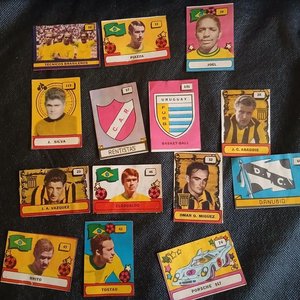 Lote anterior: Álbum de Figuritas y Chapitas Colección 1971: Fútbol Uruguayo e Internacional, Otros Deportes y Vehículos