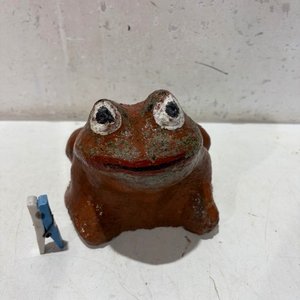 Lote siguiente: Sapo Decorativo de Material para Jardín