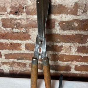 Tijera de Podar Profesional de Acero con Mangos de Madera - imagen 2