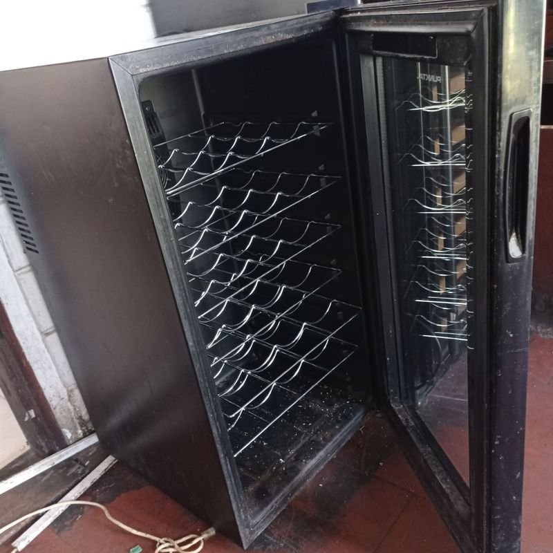 Cava para vino marca Punktal en buen estado - imagen 3