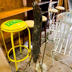 Lote anterior: Tronco de Madera Rústico con Base de Metal