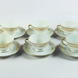 Lote anterior: Seis Pocillos de Porcelana Blanca con Guarda Dorada y Platillos
