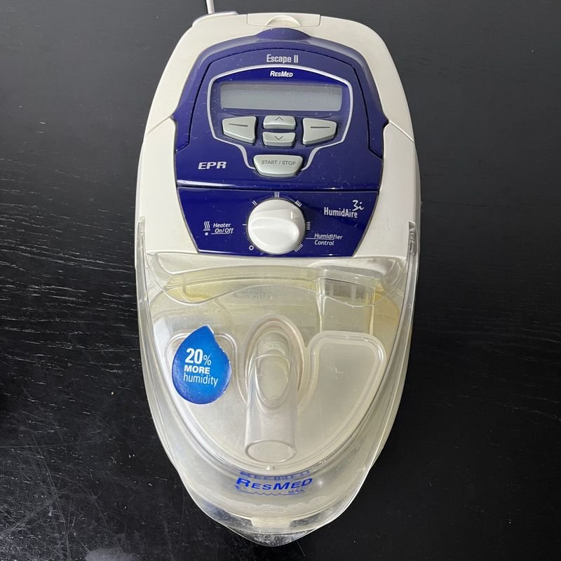 Máquina de CPAP ResMed con accesorios - imagen 3