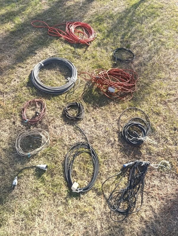 Cables y extensiones de corriente en buen estado - imagen 2