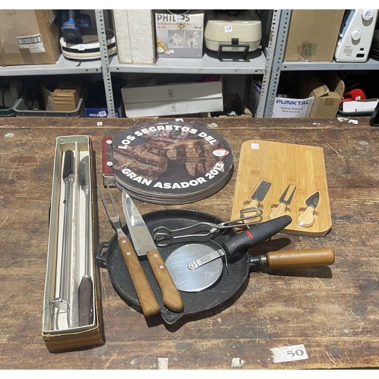 Plancha de Hierro con Set de Parrilla, Tabla de Queso y Utensilios