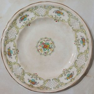 Lote siguiente: Platillo de Loza Inglesa Bovey Pottery Estilo Decó con Guirnaldas Florales