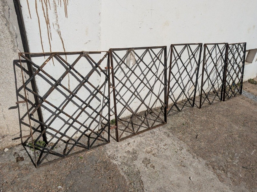 Lote anterior: Rejas de metal en forma de diamante