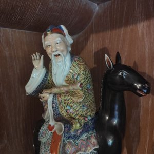 Figura de Porcelana China: Dios de la Longevidad a Caballo - imagen 2
