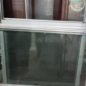 Lote de 3 Ventanas de Aluminio y Vidrio: Con Reja y Fija - imagen 2