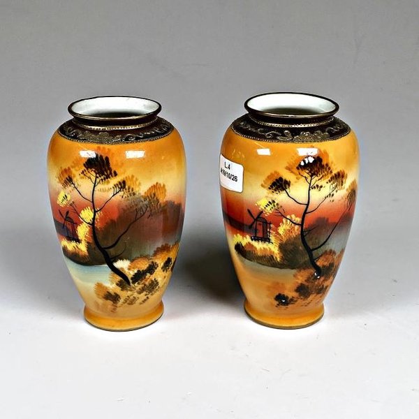 Par de Floreros Japoneses de Porcelana Pintados a Mano - imagen 1