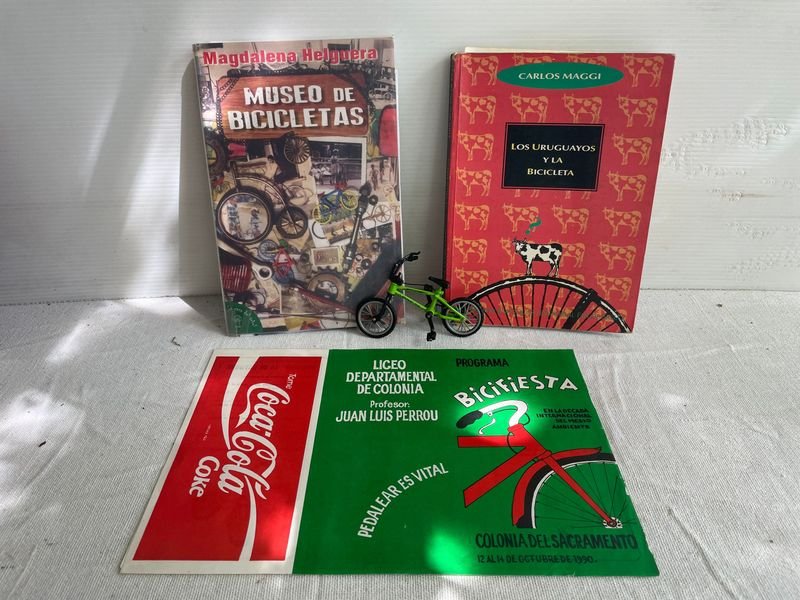 Libros de Bicicletas, Mini Bicicleta Moderna y Cartel de Anuncio