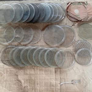 Lote siguiente: Lote de 30 Vidrios Originales para Autos Ingleses y Franceses de los Años 30 - Lucas y Cibie