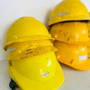 Lote de 9 Cascos de Trabajo Amarillos 3M - imagen 2