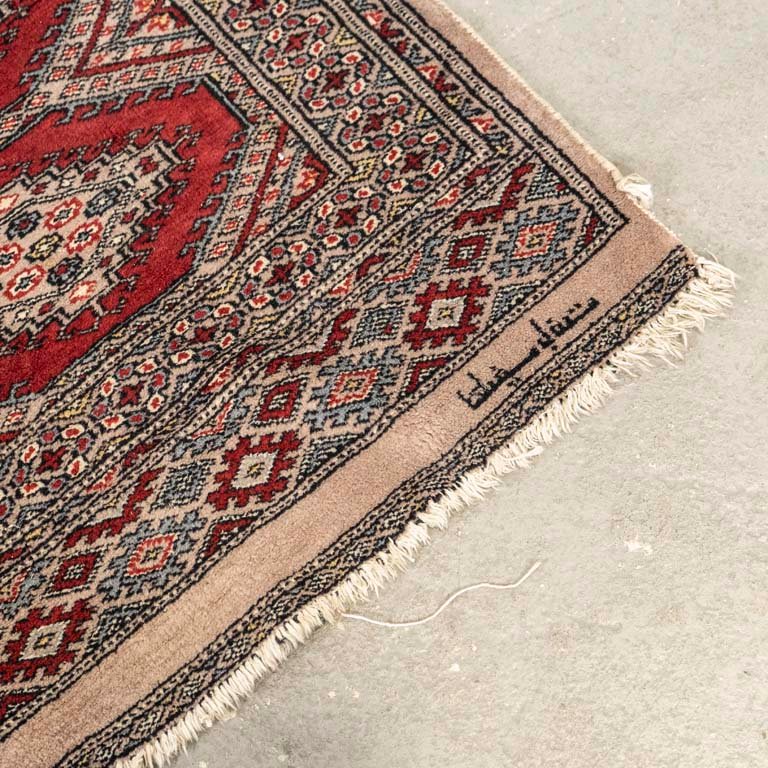 Alfombra persa en varios tonos con fondo bordó - imagen 2