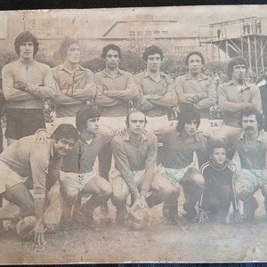 Lote anterior: Cuadro Histórico Firmado Plantel Campeón Defensor 1976