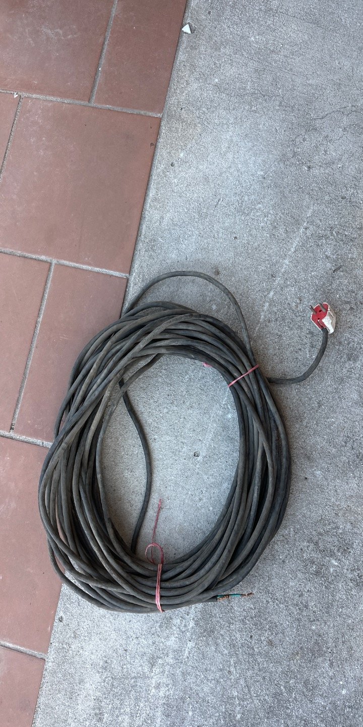Cable Eléctrico Enrollado con Enchufe