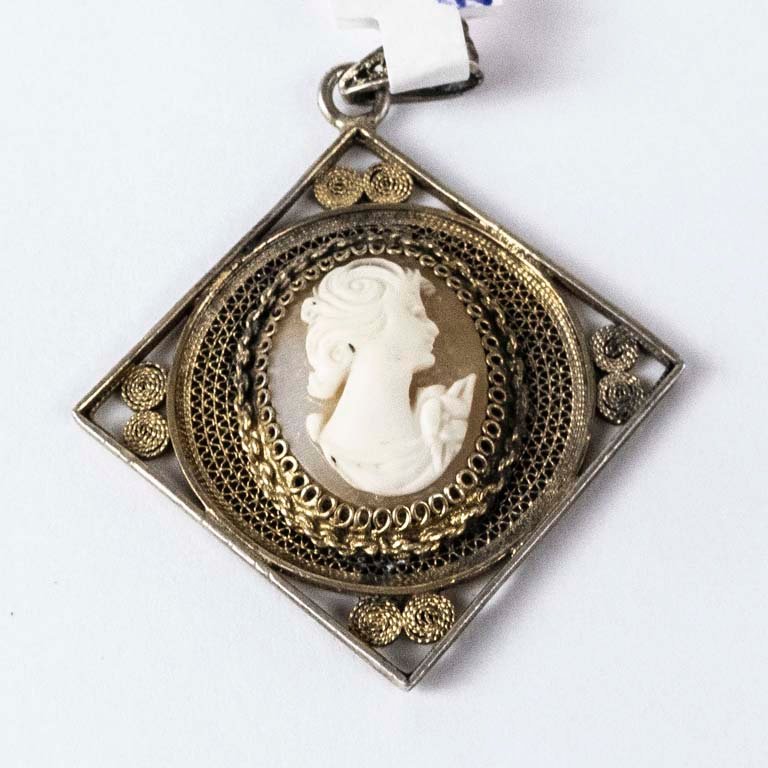 Lote anterior: Colgante de plata vermeille con camafeo - Precio: 5,2gr - Medidas: 2.5 x 2.5cm