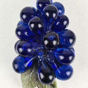 Centro de Mesa de Cristal con Racimos de Uvas Decorativas en Vidrio Azul y Ámbar - imagen 5