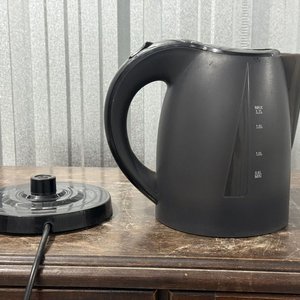 Jarra Eléctrica Hometech Mate 1.7L con Regulación de Temperatura - imagen 5