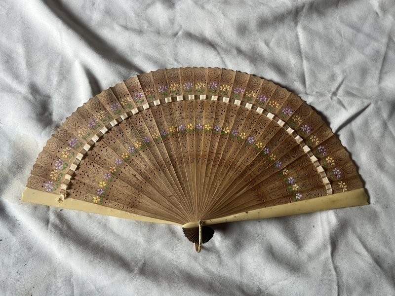 Lote anterior: Abanico de madera artesanal