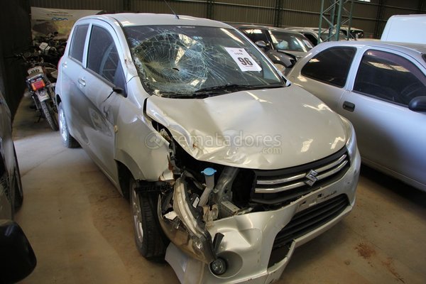 Suzuki Celerio Gris con Daños Frontales y Parabrisas Roto - imagen 1