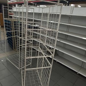 Rejilla Metálica Blanca para Exhibición Comercial - imagen 2