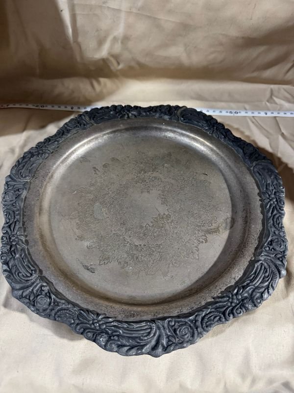 Bandeja Antigua de Servicio Estilo Clásico Ornamentado Metal Plateado Grabado Floral - imagen 1