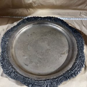 Bandeja Antigua de Servicio Estilo Clásico Ornamentado Metal Plateado Grabado Floral - imagen 1