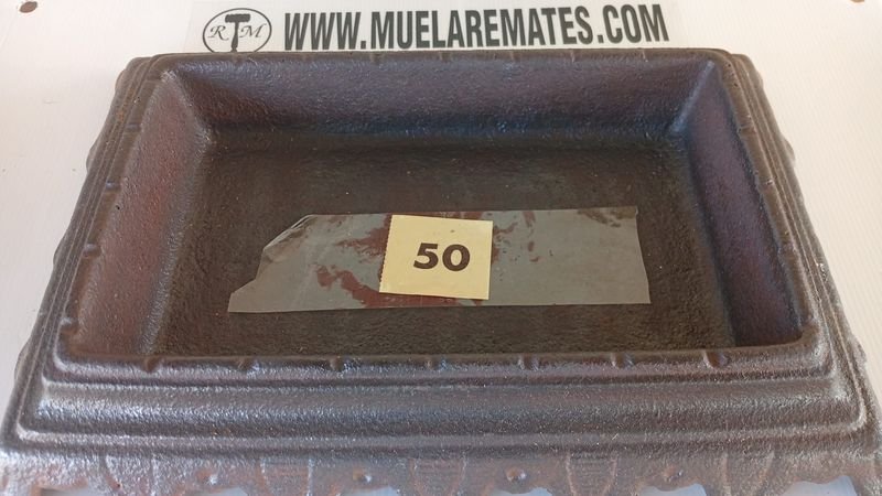 Lote anterior: Antiguo salvero de metal con detalles ornamentales