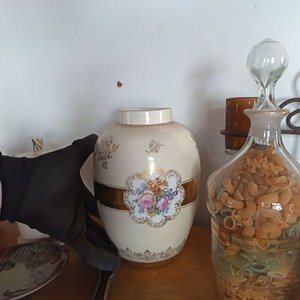 Lote de Adornos Antiguos: Florero, Botellón, Teteras y Más - imagen 11
