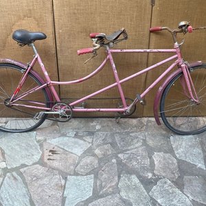 Bicicleta Tándem Rosa Antigua con Asiento de Cuero a Reparar - imagen 2
