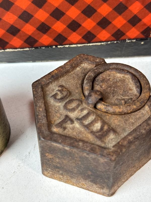 Lote de piedras, pesas y objetos variados - imagen 10