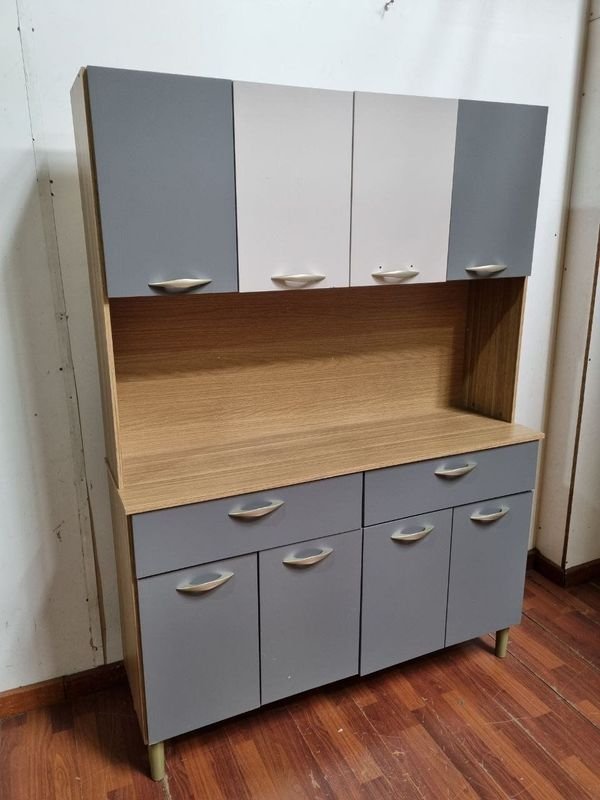 Modular Gris y Natural con Estantes y Puertas