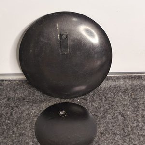 Dos Platos Decorativos de Metal Cobreado con Motivos de Chile - imagen 3