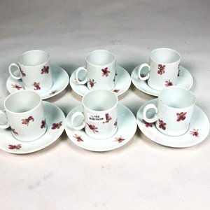 Juego de 12 Pocillos y Platitos de Porcelana Blanca con Diseño Floral - imagen 2