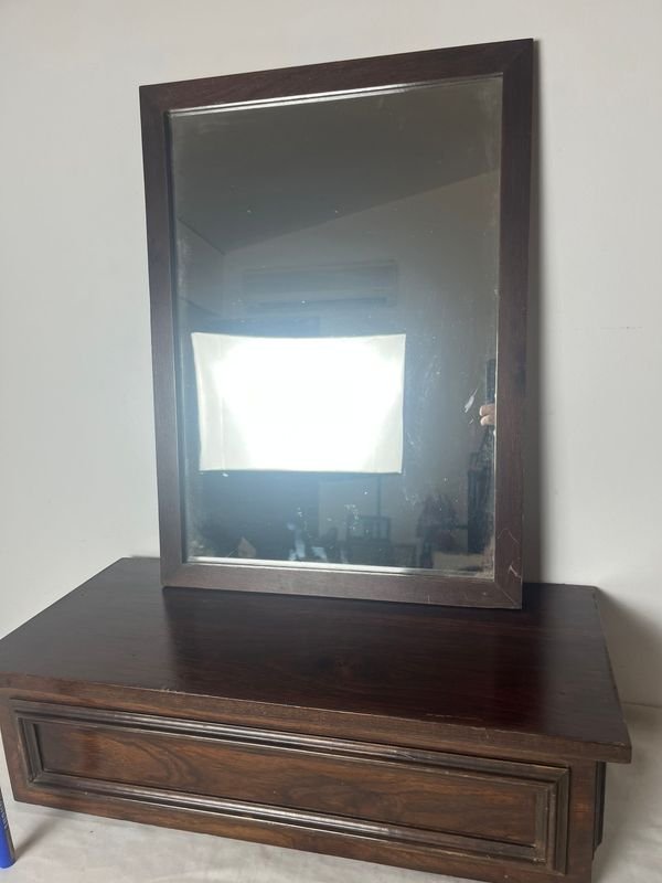Espejo y mueble de diseño - imagen 4