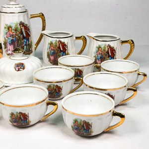 Juego de Porcelana Blanca con Monograma y Guardas Doradas: Tetera, Lechera, Azucarero y Tazas - imagen 4