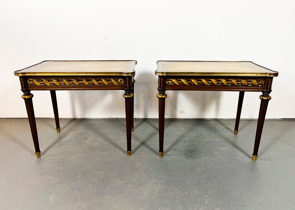 Par de Mesas Luis XVI Caoba y Madera Dorada Estilo Clásico