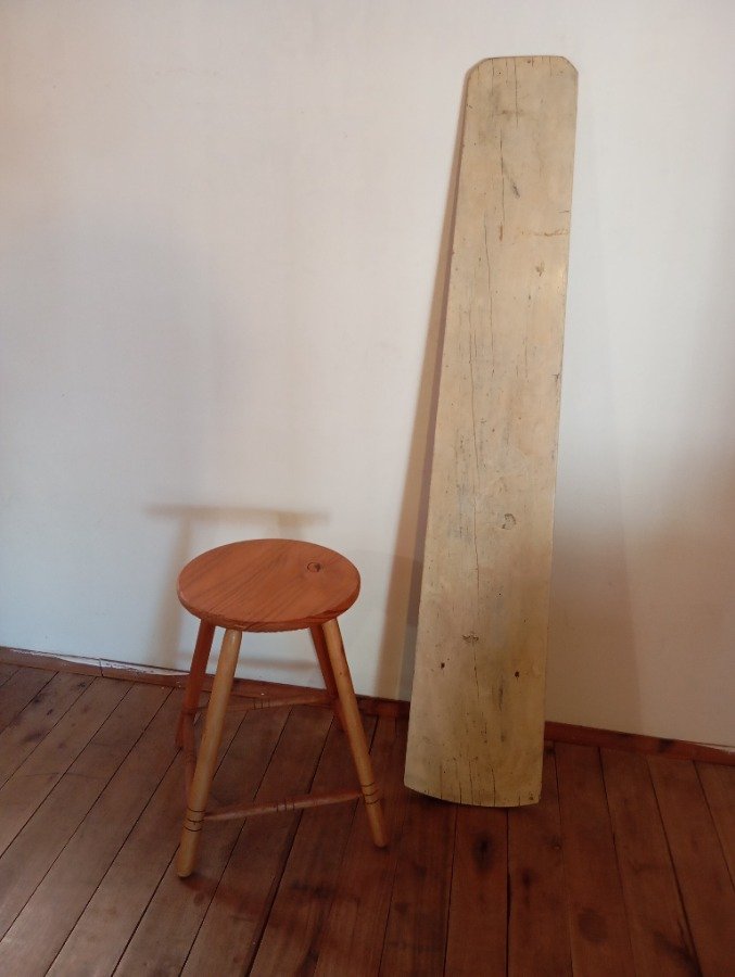 Mesa de planchar y taburete en madera - imagen 3