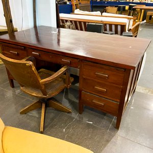 Sofá Marrón y Escritorio de Madera con Silla Giratoria - imagen 2