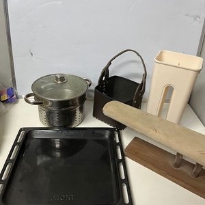 Lote anterior: Lote de 5 Artículos de Cocina y Hogar: Asadera, Colador, Matera, Soporte Plancha y Balde