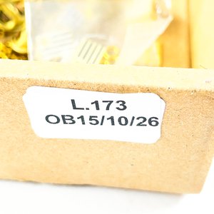 Lote siguiente: Dos Botellas de Vidrio Verdes Conaprole de 1 Litro con Tapa Dorada
