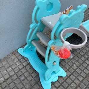Tobogán Infantil de Plástico con Aro de Basketball y Adhesivos - imagen 3