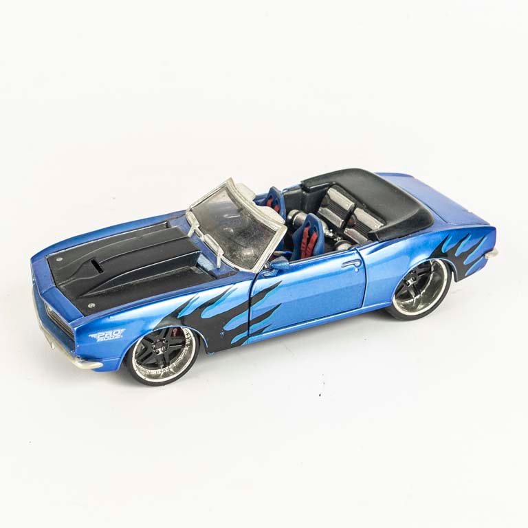 Auto Chevrolet Camaro escala 1/24 colección Maisto