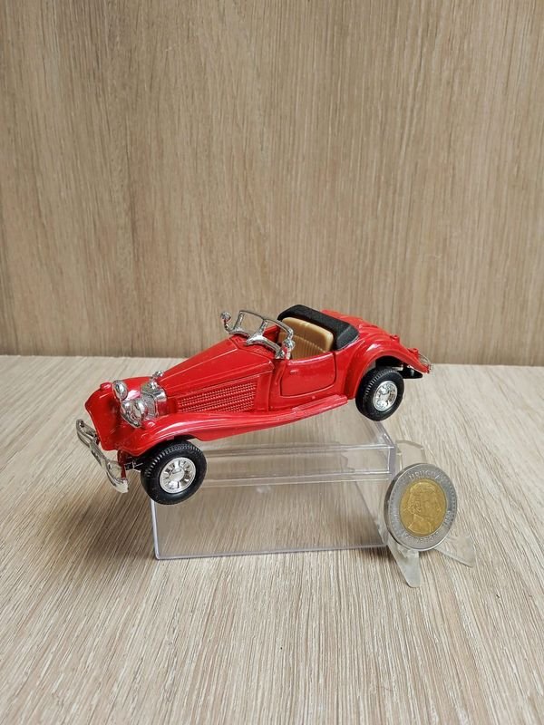 Lote siguiente: Modelo en escala de Mercedes Benz 190SL 1955