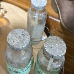 Lote siguiente: Lote de 3 frascos de vidrio con tapa