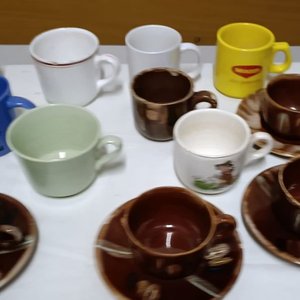 Lote de 14 Tazas y Platillos de Cerámica Variados - imagen 4